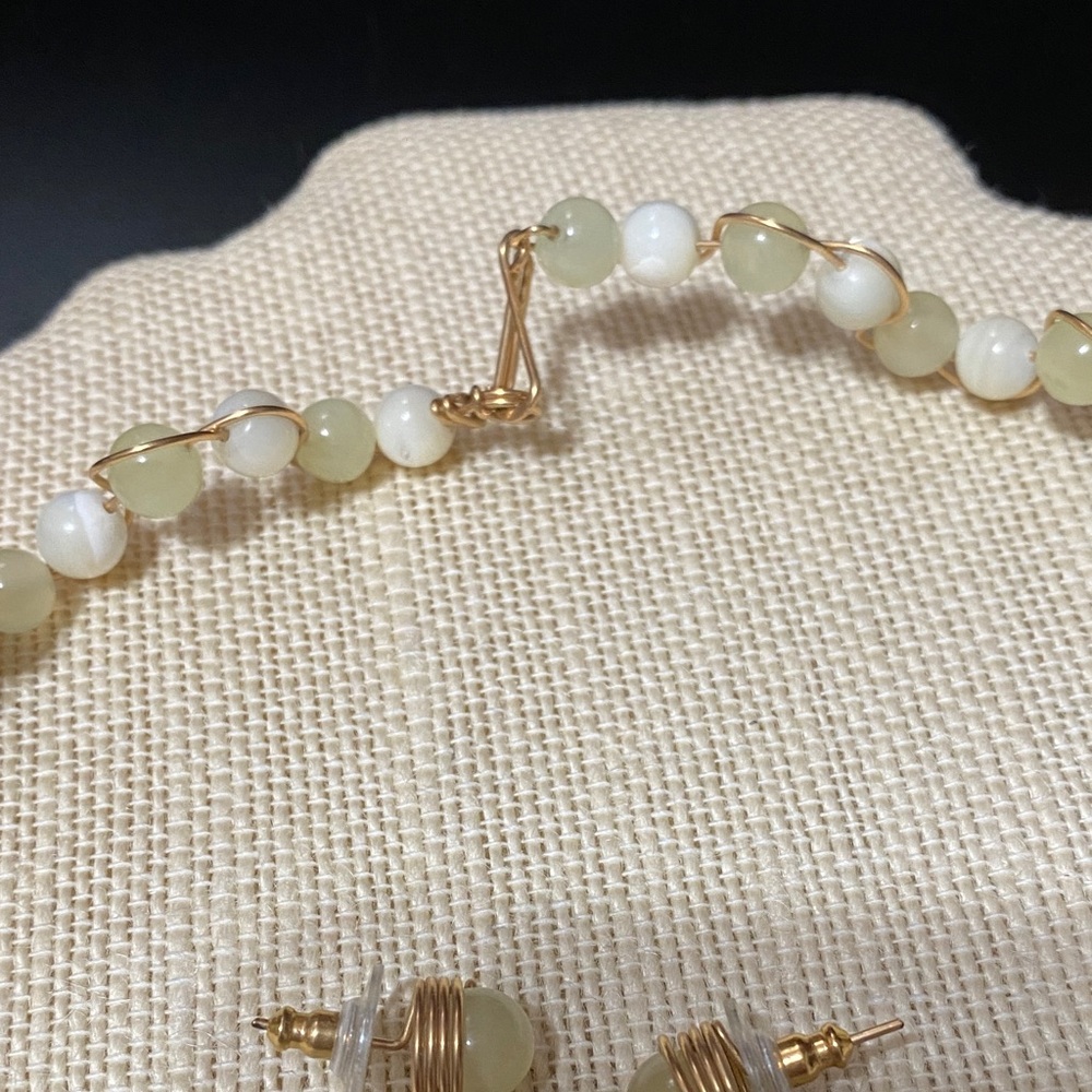 Vintage new jade & cream gemstone Beaded gold filled Necklace and Earring Set - Picture 14 of 16